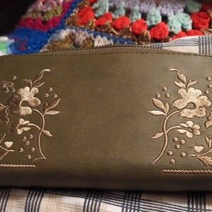 Universal Thread Olive Floral Women's Clutch